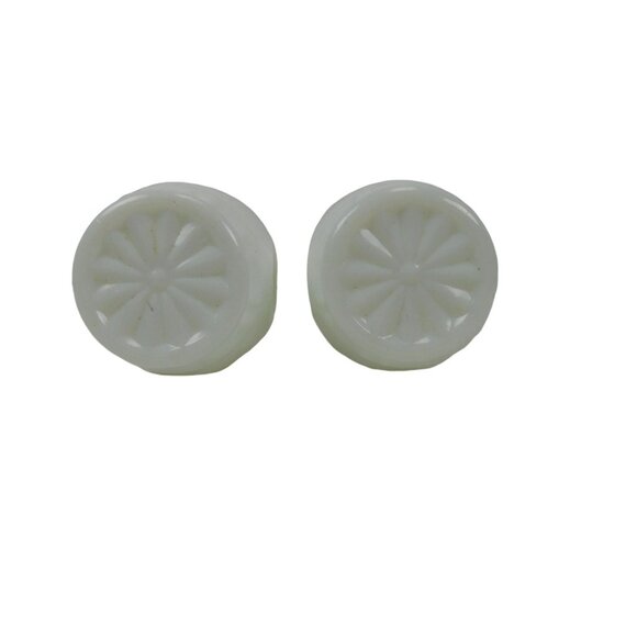 Vintage Milk Glass Eagle Coin Medallion Salt And Pepper Shakers With Caps USA - Picture 7 of 7